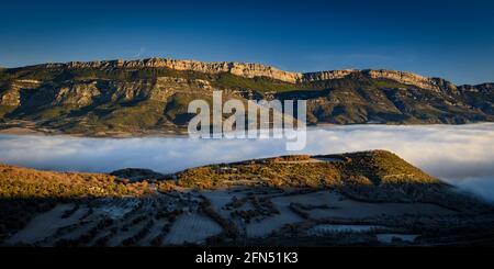 Winter sunrise with fog over Montsec range, seen from Port d'Àger (Lleida province, Catalonia, Spain, Pyrenees) ESP: Amanecer con niebla en el Montsec Stock Photo