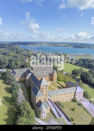 France, Finistère, Landévennec, Saint-Guénolé Abbey, in the valley of Brest harbour at the mouth of the Aulne river (aerial view) Stock Photo