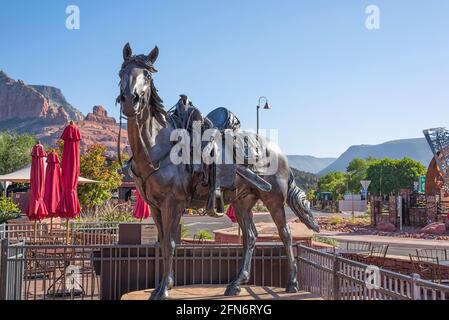 Spring morning in Uptown Sedona. Sedona, Arizona, USA. Stock Photo