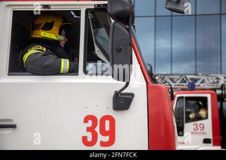 Moscow, Russia. 14th May, 2021. A fire brigade during a demonstration exercise to extinguish a fire in Moscow, Russia Stock Photo