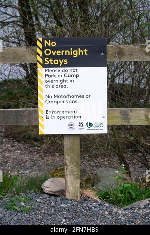 No overnight stays or camping sign near Ullswater, Lake District, Cumbria Stock Photo