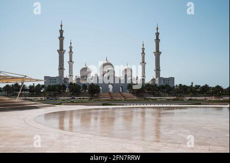 Panoramic view of Sheikh Zayed Grand Mosque in Abu Dhabi, United Arab Emirates on a sunny day. Grand mosque is the third biggest mosque in the world a Stock Photo