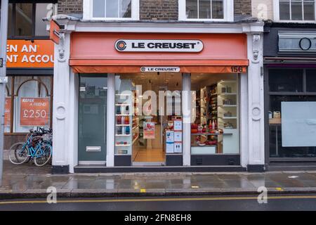 https://l450v.alamy.com/450v/2fn8eh8/london-april-2021-le-creuset-shop-on-fulham-road-a-french-high-quality-cookware-brand-2fn8eh8.jpg