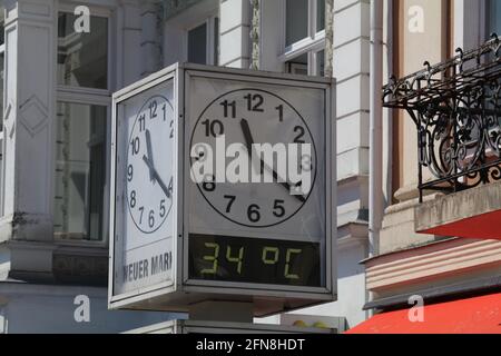 square clock in a public space indicating time and temperature. Translation of the text = new market (Neuer Markt is the name of the square) Stock Photo