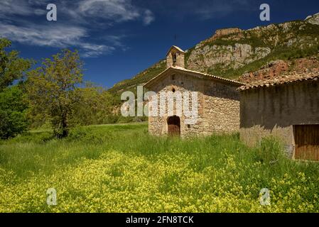 Hermitage of Sant Antoni de Feners, in the base of the Pedraforca south face (Berguedà, Catalonia, Spain) ESP: Ermita de Sant Antoni de Feners Stock Photo