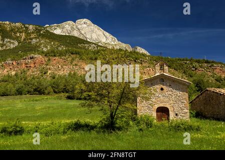 Hermitage of Sant Antoni de Feners, in the base of the Pedraforca south face (Berguedà, Catalonia, Spain) ESP: Ermita de Sant Antoni de Feners Stock Photo