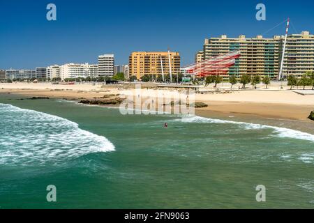 Am Strand von Matosinhos am Atlantik bei Porto, Portugal, Europa   |  Atlantic Matosinhos beach  near Porto, Portugal, Europe Stock Photo