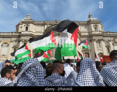 Rome, Italy. 15th May, 2021. Demonstration of Palestinian Nakba behind Santa Maria Maggiore church in Rome, Italy, on May 15, 2021. Nakba commemorates 1948 Palestinian exodus, and this year the date is an occasion for Palestinian people to protest against Israel bombings. (Photo by Elisa Gestri/Sipa USA) Credit: Sipa USA/Alamy Live News Stock Photo