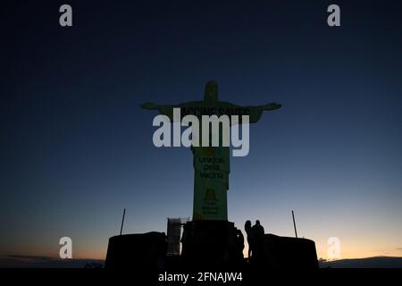 The Christ The Redeemer Statue Is Seen With The Message Vaccine Saves Projected To Make The Population Aware Of The Importance Of The Coronavirus Disease Covid 19 Vaccine Promoted By The United Vaccine