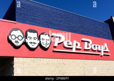 Pep Boys sign, logo on the facade of automotive aftermarket service chain store - Santa Clara, California, USA - 2021 Stock Photo