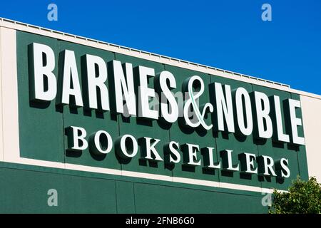 Barnes and Noble booksellers sign, logo on the facade of retail chain bookstore - Santa Clara, California, USA - 2021 Stock Photo