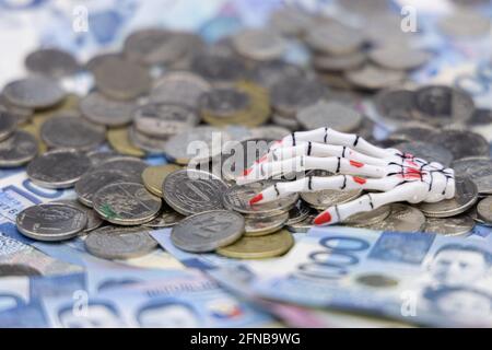 A pile of one thousand Philippines banknotes and coins Stock Photo