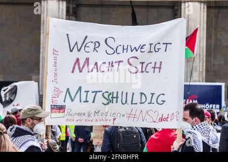 May 15, 2021, Munich, Bavaria, Germany: A sign at the Munich Juergen Todenhoefer rally that appears to equate the media and politicians with an ''National Socialism 2.0''. In the third in a seeming tick-for-tack series between Jewish and Muslim groups in Munich, Germany, just 24 hours after a demo against anti-semitism on the same site, the controversial politician turned journalist Juergen Todenhoefer (JÃ¼rgen TodenhÃ¶fer) held a Bundestag candidacy rally at Odeonsplatz. Todenhoefer is controversial due to positions that appear to unequivocally take the side of Muslims in domestic and forei Stock Photo
