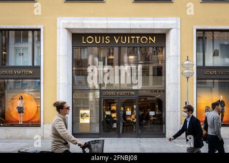 Louis Vuitton shop on Königsallee, (short Kö), famous shopping mile in  Dusseldorf, Germany Stock Photo - Alamy