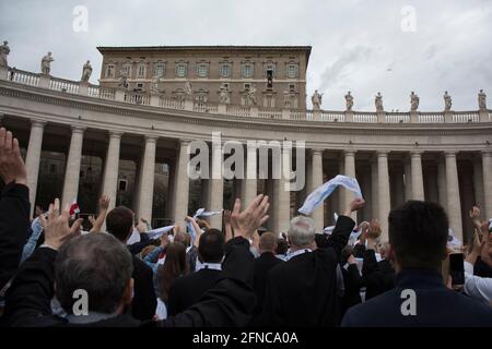 Rome, Italy. 16th May, 2021. May 16, 2021. : Faithful during the Angelus in Siant Peter's Square at the Vatican Credit: Independent Photo Agency/Alamy Live News Stock Photo