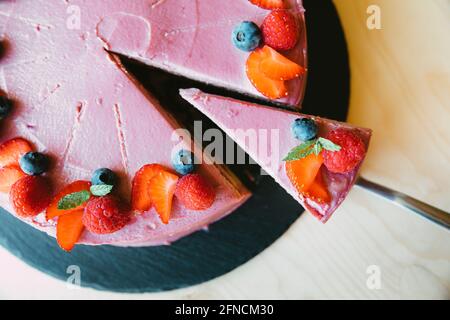 Ruby chocolate cake with raspberries in a cafe Stock Photo - Alamy