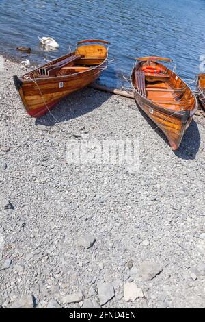 wooden rowing boat by Lake Windemere Stock Photo - Alamy