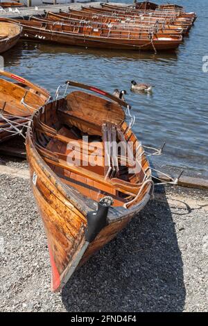 wooden rowing boat by Lake Windemere Stock Photo - Alamy