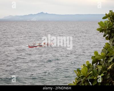 Traditional fishing boat sailing off shore at Eagle Point, Batangas, Lozon, Philippines Stock Photo