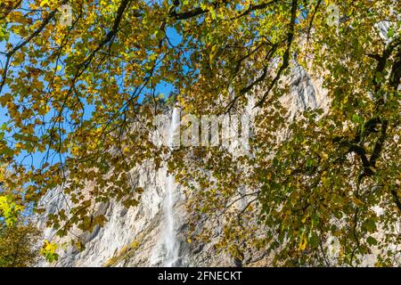 The Lauterbrunnen valley, village of Lauterbrunnen, waterfalls and the Lauterbrunnen Wall in Swiss Alps, Switzerland Stock Photo