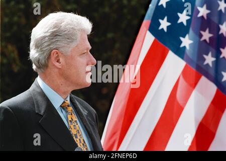 Bill Clinton, President USA, with the US flag, during a press conference on the United States - European Union summit in the garden of the Federal Chancellery. [automated translation] Stock Photo