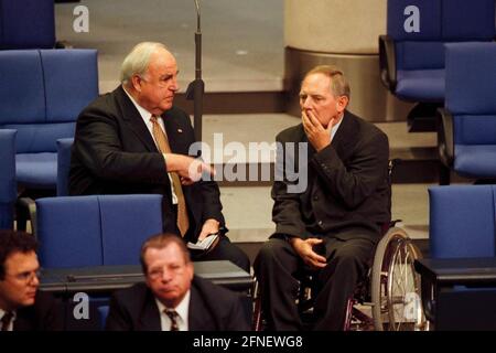 Helmut Kohl, CDU, former Federal Chancellor, and Wolfgang Schäuble, CDU Federal Chairman and CDU/CSU Parliamentary Group Chairman, during a Bundestag session in Berlin. [automated translation] Stock Photo