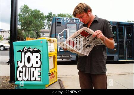 Job hunting in America: teenager reads job ads in 'Denver Job Guide' [automated translation] Stock Photo