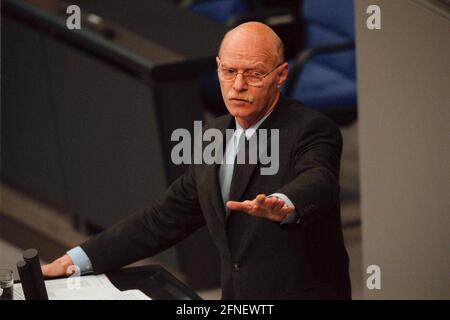 Peter Struck, SPD parliamentary party leader, delivers a speech on the debate on the budget restructuring law, German Bundestag, Berlin. [automated translation] Stock Photo
