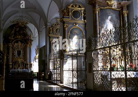 The construction of the oldest parish church of the city at the Rindermarkt, St. Peter, began in 1180. Peter, began in 1180, but the interior of the church is dominated by the 18th century rococo style reconstructions. [automated translation] Stock Photo