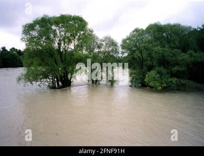 Flooded Isar and Isar meadows during the flood of 1999 near the Wittelsbacher bridge. [automated translation] Stock Photo