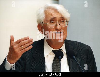 Professor Jürgen Habermas on 5 June 1998, during an event of the Cultural Forum of Social Democracy on the topic 'The Inclusion of the Other...' in the Willy Brandt House in Berlin's Wilhelmstraße. [automated translation] Stock Photo