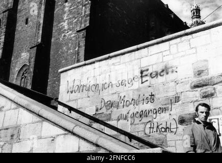 'On a wall in Halle is written ''Verily I say to you: ''The moon has risen!''(H. Kohl)''. A man is just going down the stairs, in the background you can see a church tower. Helmut Kohl often added his own ideas to poems during his speeches. [automated translation]' Stock Photo