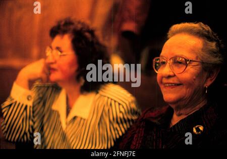 """Tanztee"" Dance for older citizens in the Prater Restaurant, every Saturday from 15°° to 18°° mostly the same people meet, on this afternoon the Prater takes lower prices, Berlin-Mitte, 13.12.1997, DEU, [automated translation]" Stock Photo
