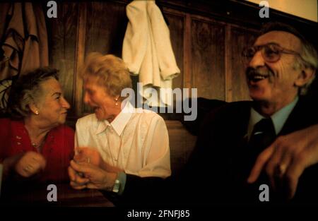 """Tanztee"" Dance for older citizens in the Prater Restaurant, every Saturday from 15°° to 18°° mostly the same people meet, on this afternoon the Prater takes lower prices, Berlin-Mitte, 13.12.1997, DEU, [automated translation]" Stock Photo