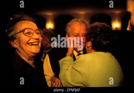 """Tanztee"" Dance for older citizens in the Prater Restaurant, every Saturday from 15°° to 18°° mostly the same people meet, on this afternoon the Prater takes lower prices, Berlin-Mitte, 13.12.1997, DEU, [automated translation]" Stock Photo