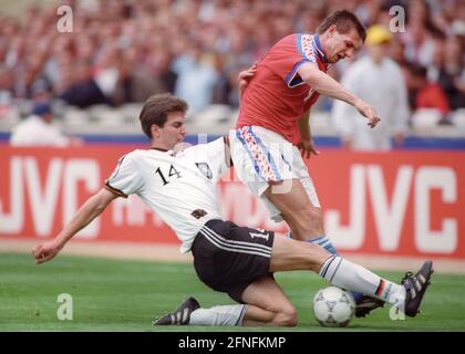 European Championship 1996 Final: Germany - Czech Republic 2:1 n.V.(G.G.)/30.06.1996. Markus Babbel (Deut.) tackles Pavel Kuka (TCH).  No model release ! [automated translation] Stock Photo