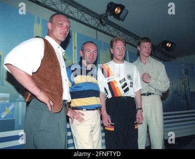 Football World Cup 1994 in the USA Press conference of the DFB from left boxer Axel Schulz, coach Wolke, footballer Matthias Sammer and boxer Thorsten May [automated translation] Stock Photo