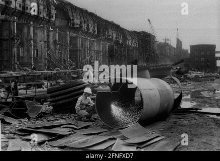 Brandenburg / GDR / Industry 1992 End of the GDR. The large Lauchhammer coking plant is demolished. Coke was made there from brown coal. The photo symbolizes the dismantling of the GDR economy. Great environmental damage must be removed // Treuhand / Demolition / Economy / Federal States During the Cold War, the GDR could not get coke for its steelworks from the West. It had to produce it from brown coal. The coking plant was supplied by 7 open-cast lignite mines. After the reunification, the basis for the unprofitable operation was gone. The plant was demolished, the contaminated soil was Stock Photo