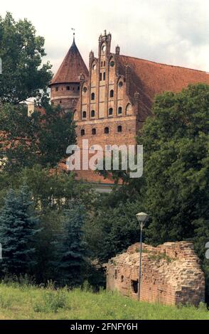 PL-Poland / East Prussia / 8/1995 Allenstein, the old castle of the Teutonic Knights // Places / Cities / History / East Conquest / Knights' Order / The settlement was first mentioned in writing in 1348. The castle was built by the bishops of Brandenburg. In 1772 Allenstein came to Prussia, in the referendum in 1920 the majority voted for Germany, since 1945 it is Polish. [automated translation] Stock Photo