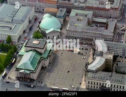 Berlin-City / Districts / Mitte / 1991 August-Bebel-Platz: left State Opera. Hedwigskirche, right Library of the Humboldt-University // Aerial views / Cityscape / Music / Culture [automated translation]