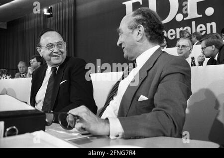 Germany, Duisburg, 22.04.1989. Archive No: 07-06-14 FDP European Party Conference Photo: FDP Federal Chairman Otto Graf Lambsdorff and Federal Foreign Minister Hans-Dietrich Genscher [automated translation]