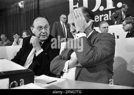 Germany, Duisburg, 22.04.1989. Archive No: 07-06-21 FDP European Party Conference Photo: FDP Federal Chairman Otto Graf Lambsdorff and Federal Foreign Minister Hans-Dietrich Genscher [automated translation]