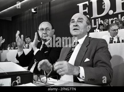 Germany, Duisburg, 22.04.1989. Archive No: 07-06-09 FDP European Party Conference Photo: FDP Federal Chairman Otto Graf Lambsdorff and Federal Foreign Minister Hans-Dietrich Genscher [automated translation]