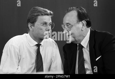 Germany, Duisburg, 22.04.1989. Archive No: 07-05-26 FDP European Party Conference Photo: Federal Foreign Minister Hans-Dietrich Genscher and Guido Westerwelle [automated translation]