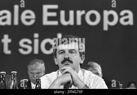 Germany, Duisburg, 22.04.1989. Archive No.: 07-04-04 FDP European Party Congress Photo: Juergen Moellemann [automated translation]