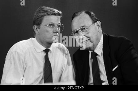 Germany, Duisburg, 22.04.1989. Archive No.: 07-05-24 FDP European Party Conference Photo: Federal Foreign Minister Hans-Dietrich Genscher and Guido Westerwelle [automated translation]