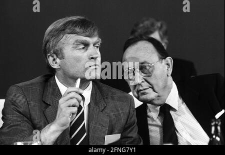 Germany, Duisburg, 22.04.1989. Archive No.: 07-04-12 FDP European Party Conference Photo: Federal Foreign Minister Hans-Dietrich Genscher and Helmut Haussmann [automated translation]