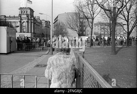 GDR, Berlin, 23.02.1990. Border crossing at the Reichstag building, opening of the wall, woman in a fur coat, [automated translation] Stock Photo