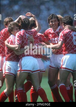 European Football Championship 1988 in Germany: England - Soviet Union 1:3/18.06.1988 in Frankfurt. Cheers USSR. [automated translation] Stock Photo