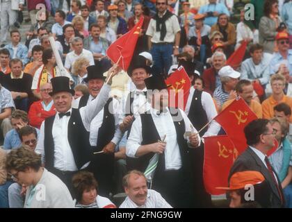 European Football Championship 1988 in Germany: England - Soviet Union 1:3/18.06.1988 in Frankfurt. Russian fans. [automated translation] Stock Photo